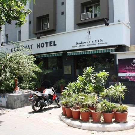 אחמדאבאד Hotel Dudawat מראה חיצוני תמונה
