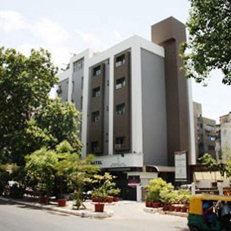 אחמדאבאד Hotel Dudawat מראה חיצוני תמונה