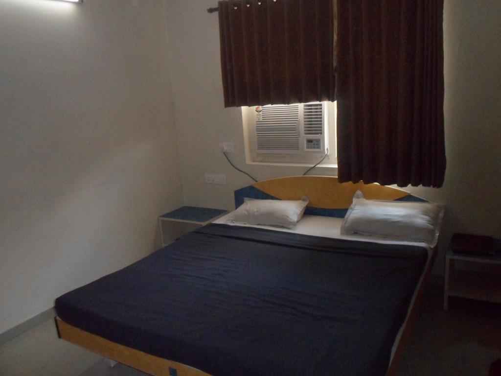 אחמדאבאד Hotel Dudawat חדר תמונה