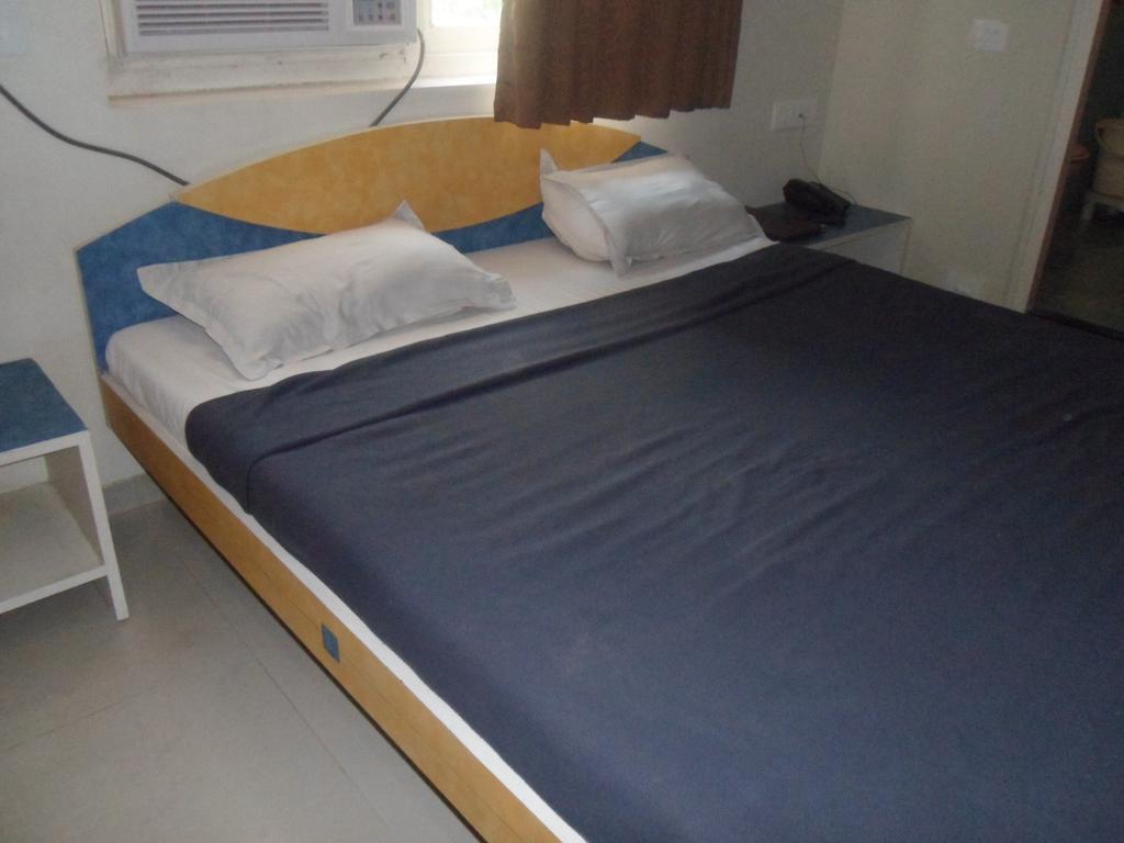 אחמדאבאד Hotel Dudawat חדר תמונה