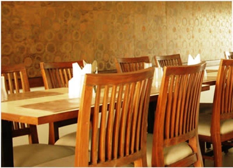 אחמדאבאד Hotel Dudawat מראה חיצוני תמונה