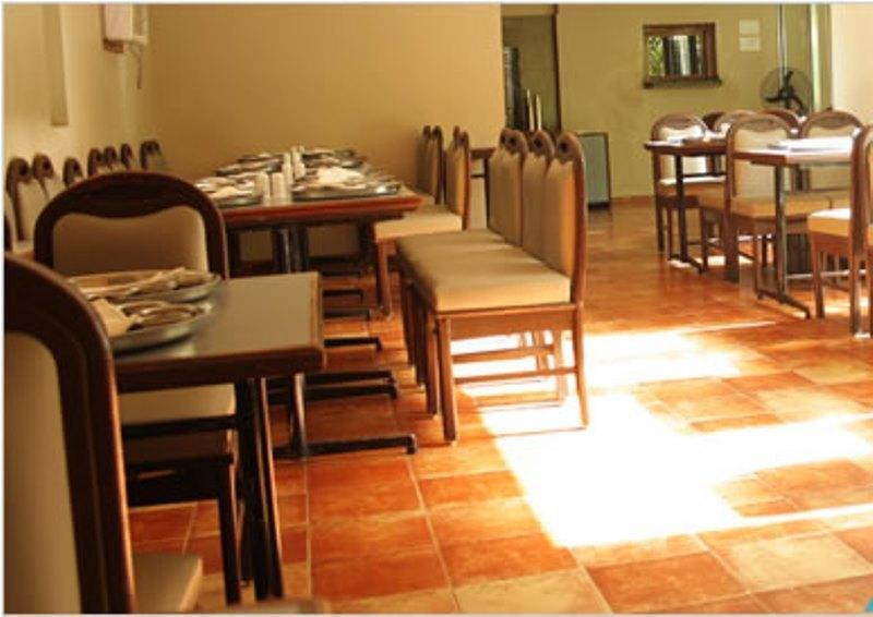 אחמדאבאד Hotel Dudawat מראה חיצוני תמונה