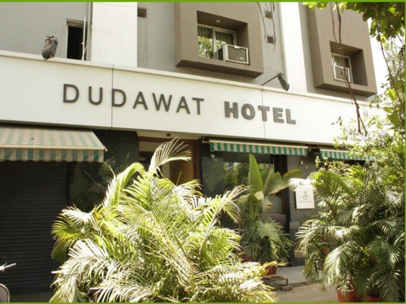 אחמדאבאד Hotel Dudawat מראה חיצוני תמונה
