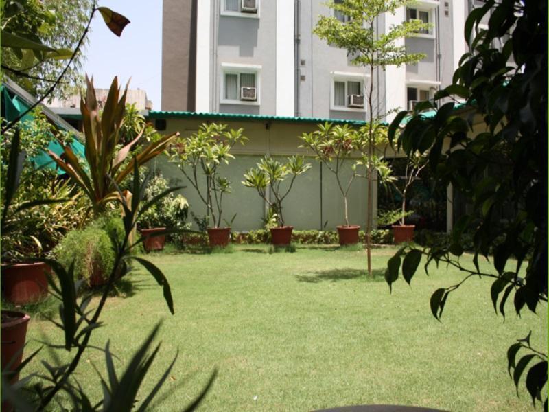 אחמדאבאד Hotel Dudawat מראה חיצוני תמונה